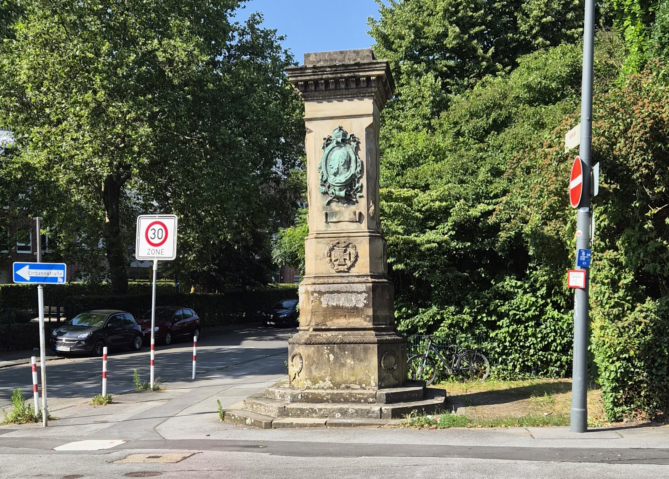 Weitwinkel Bild des Denkmals